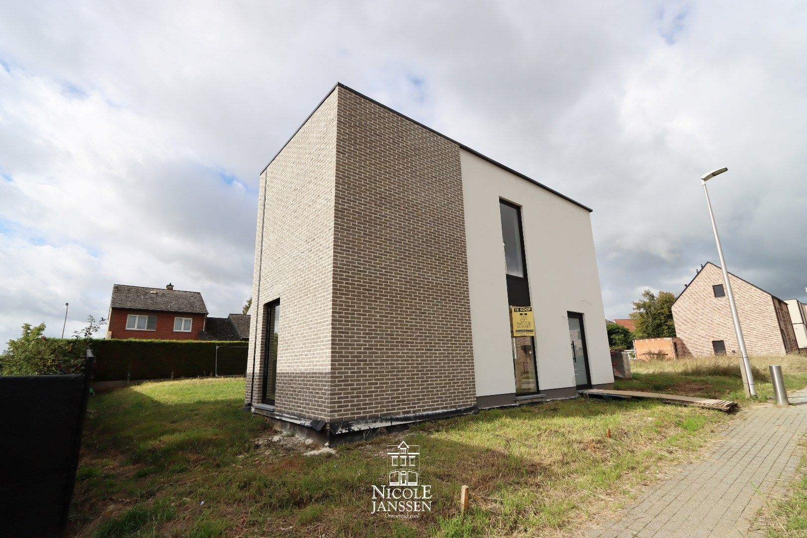 Vrijstaande nieuwbouwwoning met 3 slaapkamers in een rustige omgeving foto 2