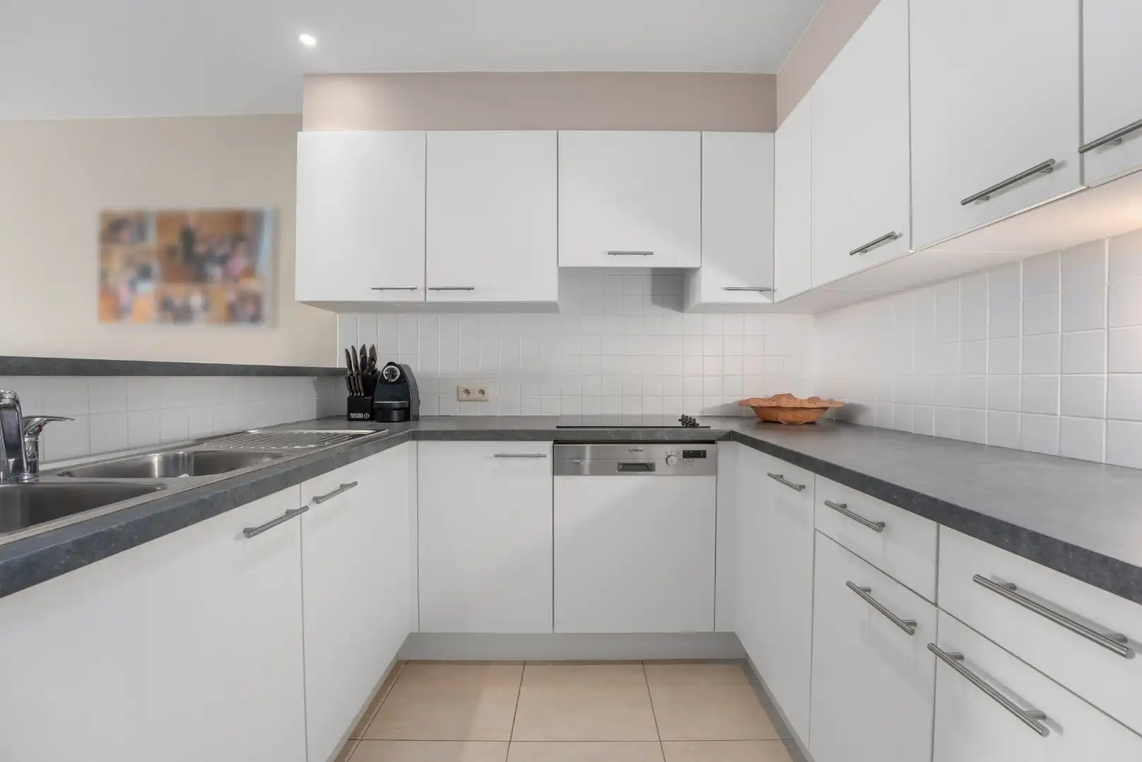 Prachtig en ruim 2 slaapkamerappartement te koop nabij de zeedijk foto 5