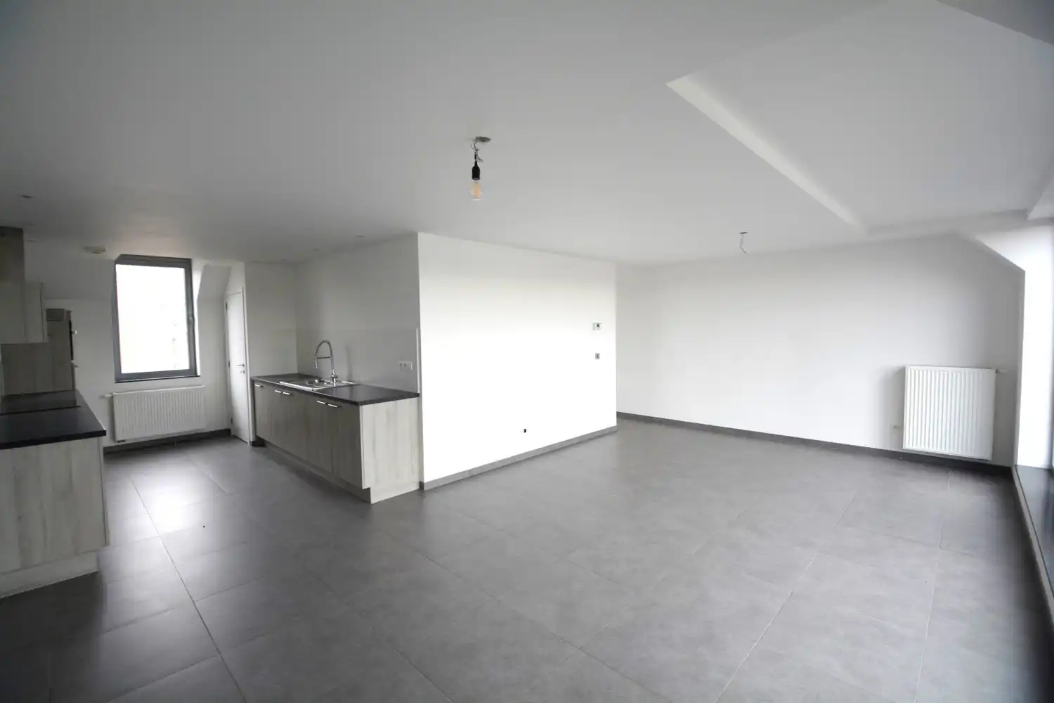 RUIM APPARTEMENT MET 2 SLK, TERRAS EN PARKING! foto 4