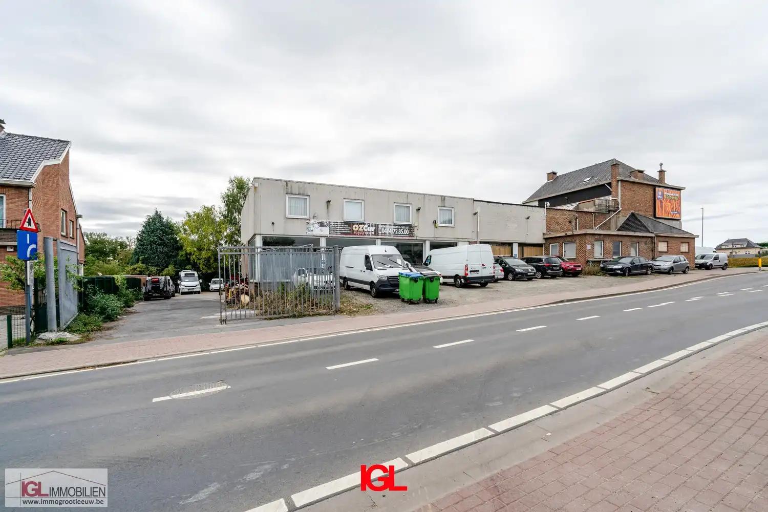 Handelspand met 2 handelsruimtes en 1 appartement te koop op AAA locatie foto 12