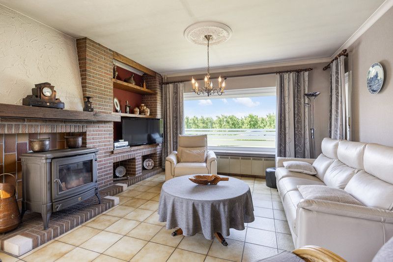 Ruime woning met loods op een perceel van 14are foto 9