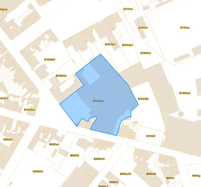 Roeselare-centrum. Unieke projectgrond in dynnamische woonzone gelegen in een zeer gunstige zone dichtbij de Onze-lieve-vrouwmarkt, de Ooststraat en site van het station. >7500m2 foto {{pictureIndex}}