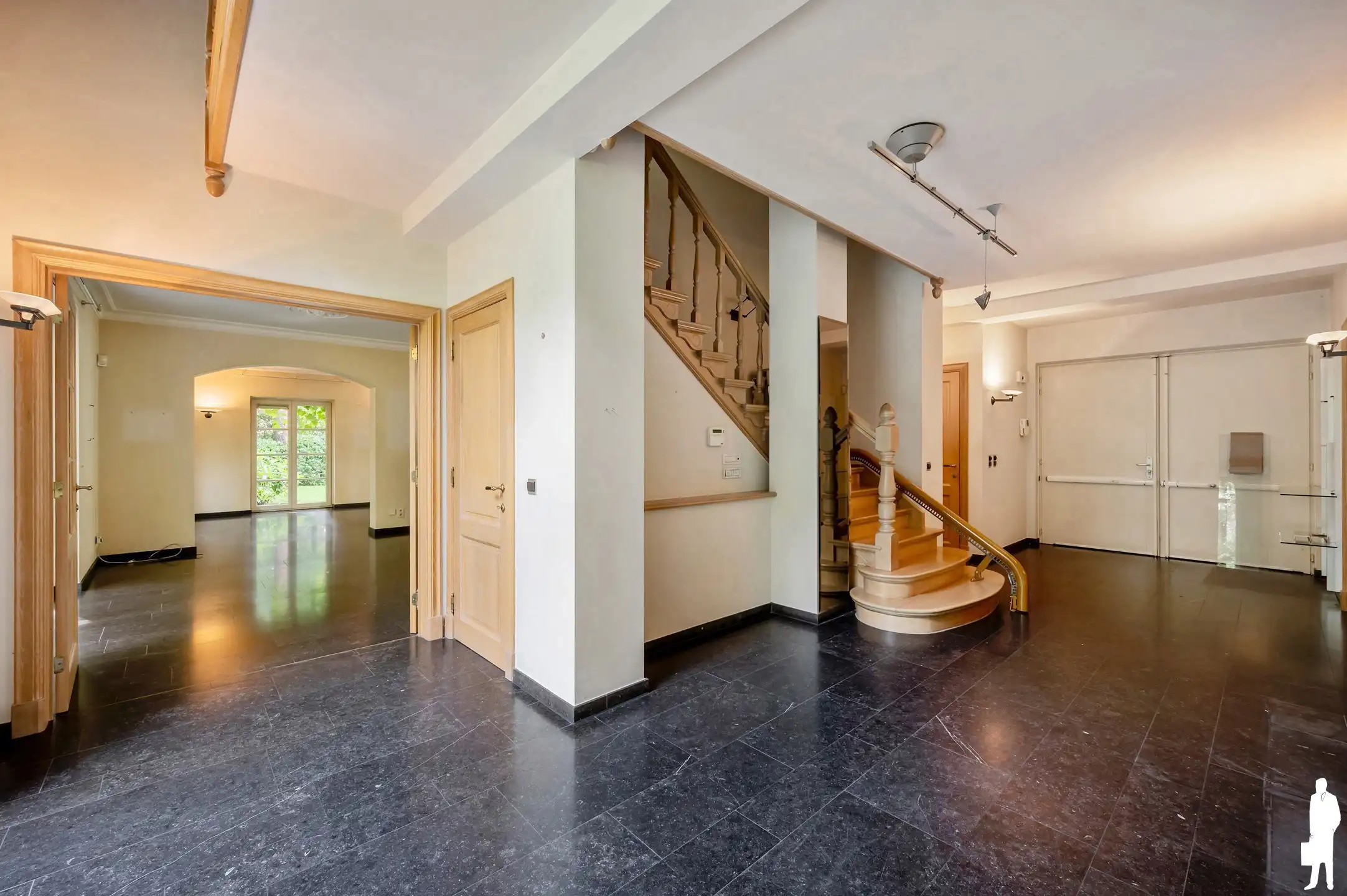 Op absolute toplocatie gelegen villa! foto 4