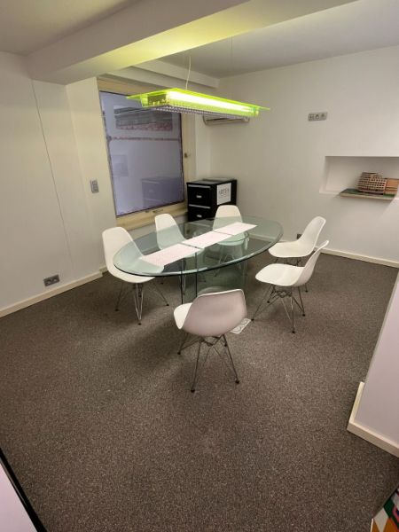 Commercieel pand van 180m² gelegen in het centrum van Genk, tegenover Shopping1. foto 15