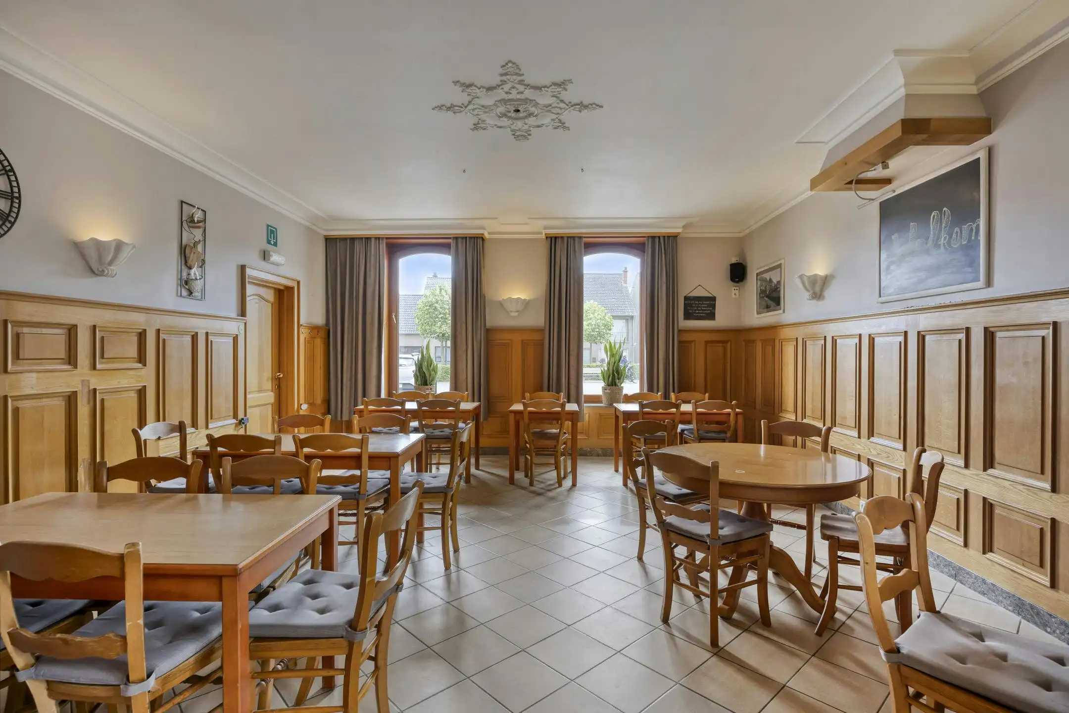 Handelshuis met café en feestzaal + bouwgrond te koop in Tongerlo  foto 7