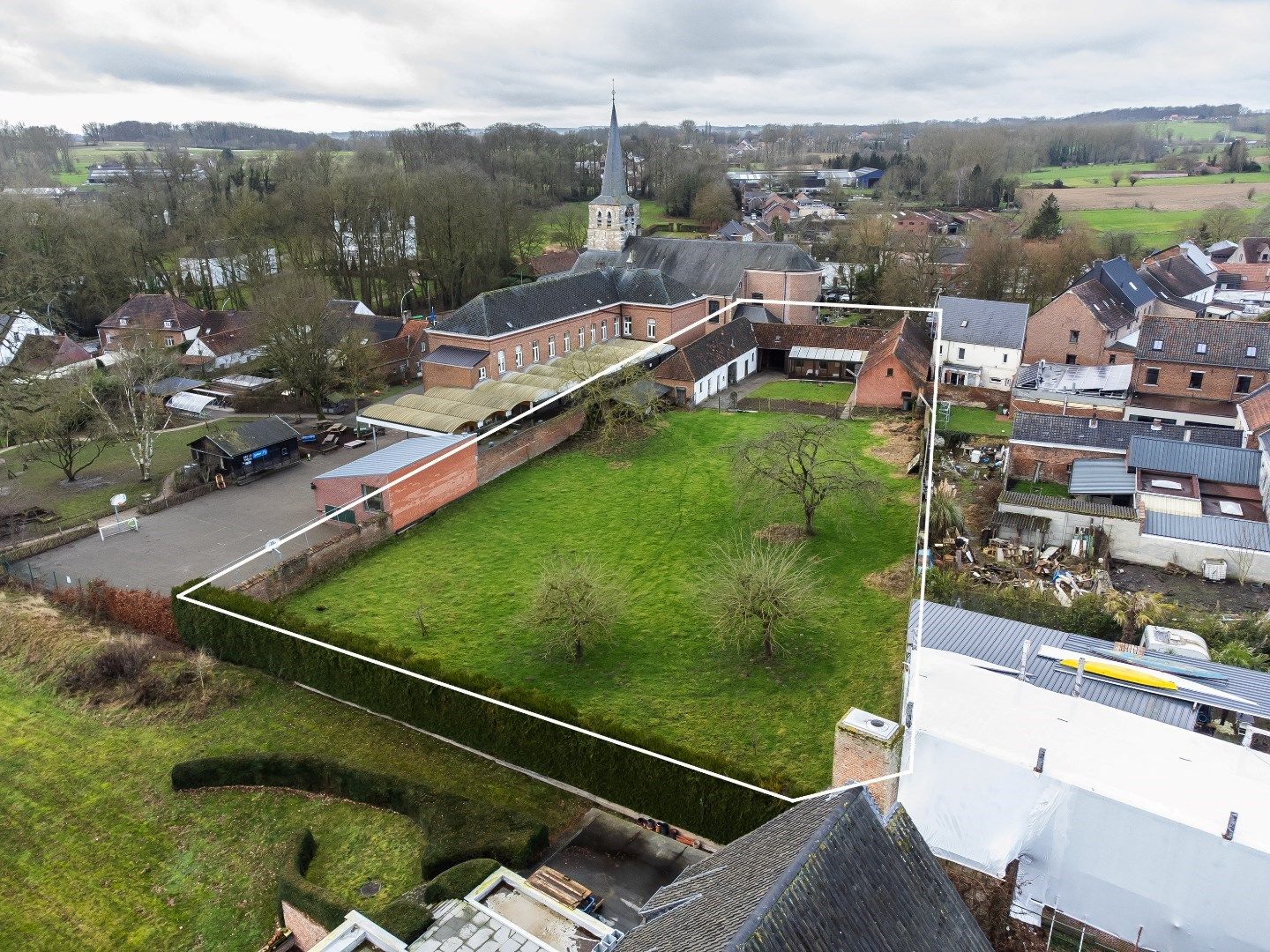 Unieke hoeve in de dorpskern van Steenhuize foto 4
