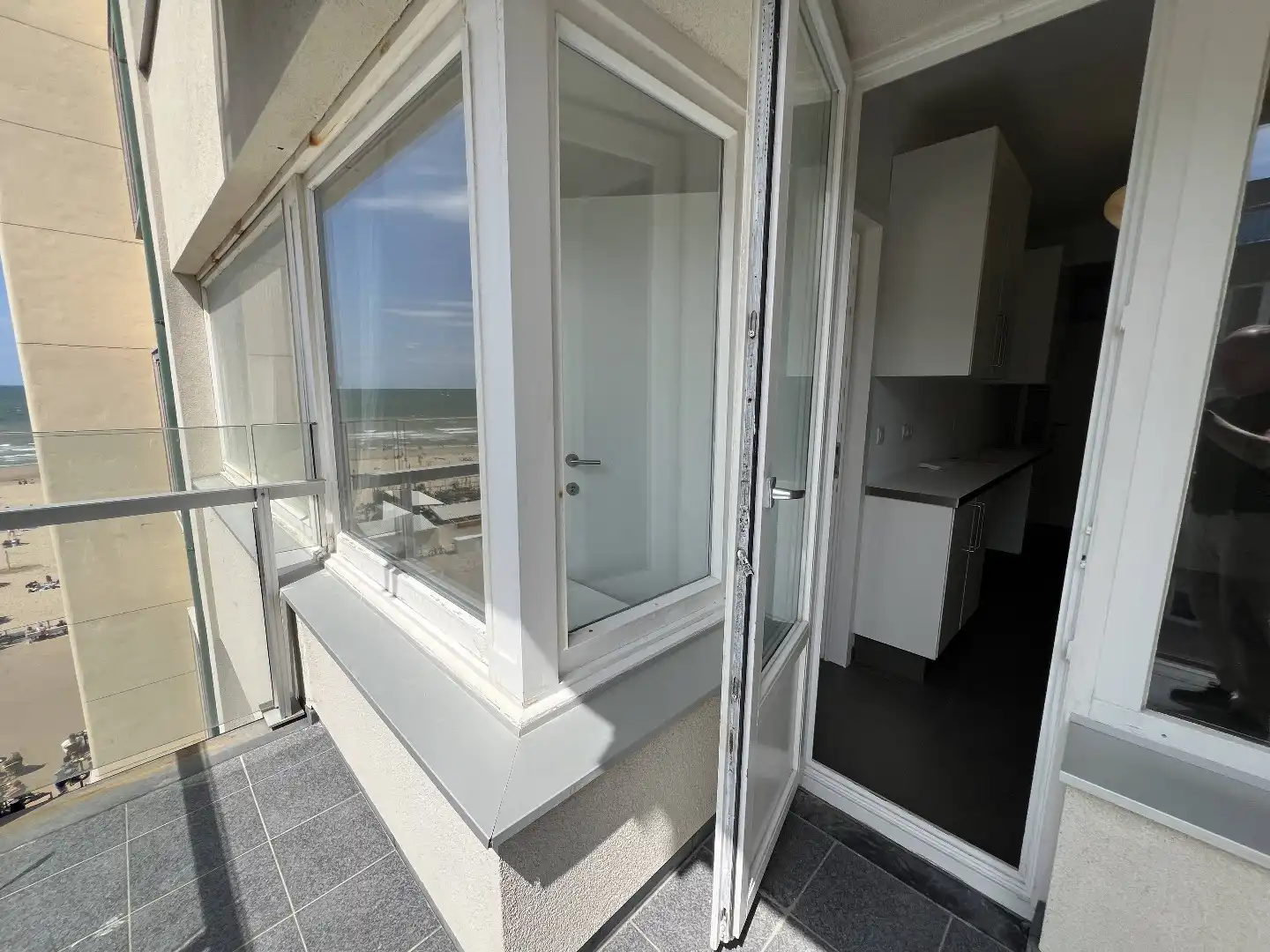 Te Huur – Appartement met Lateraal Zeezicht in het Centrum van Oostende foto 4