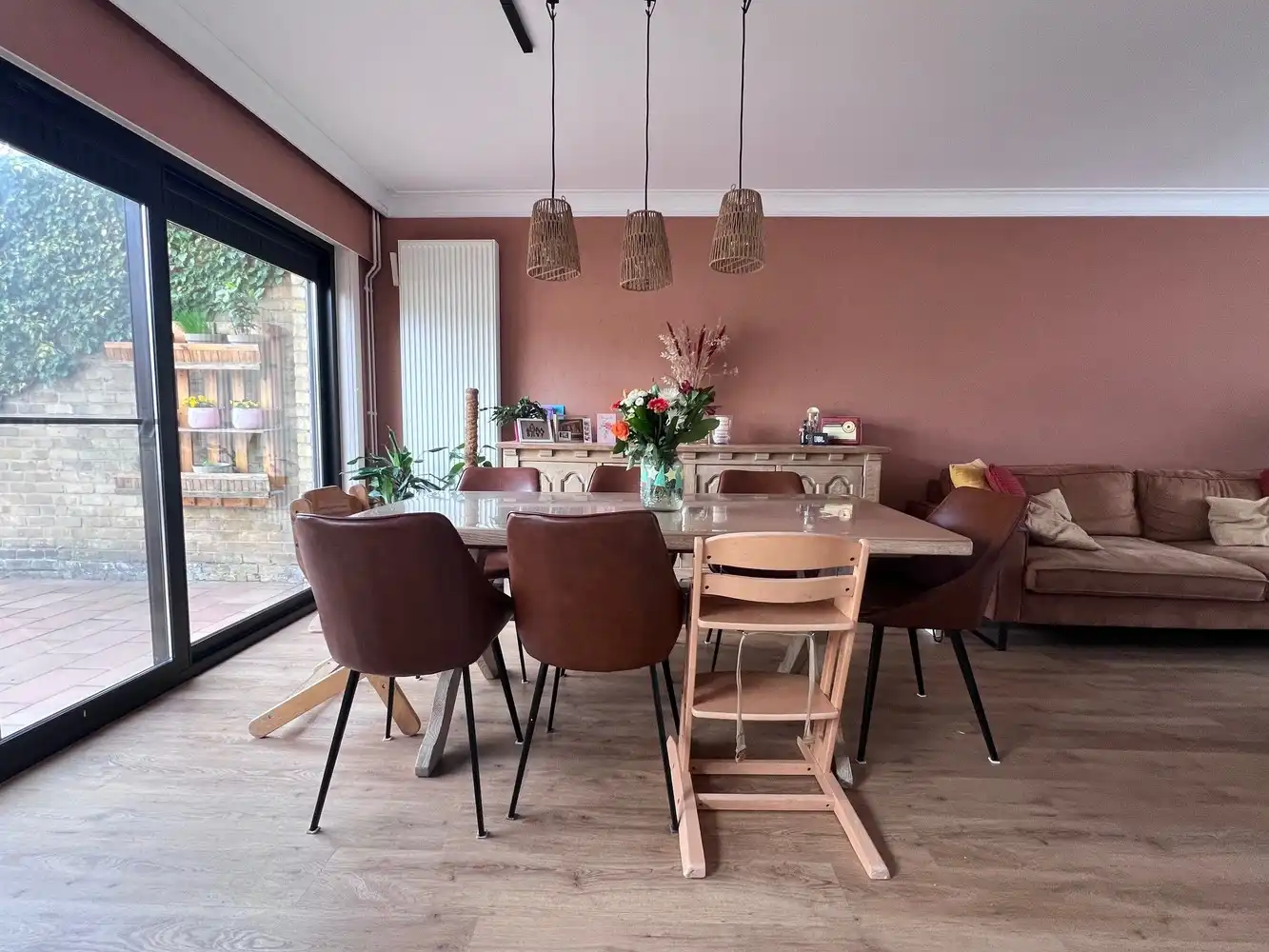 Gezellige woning met 3 slaapkamers, garage en zongerichte tuin. foto 3