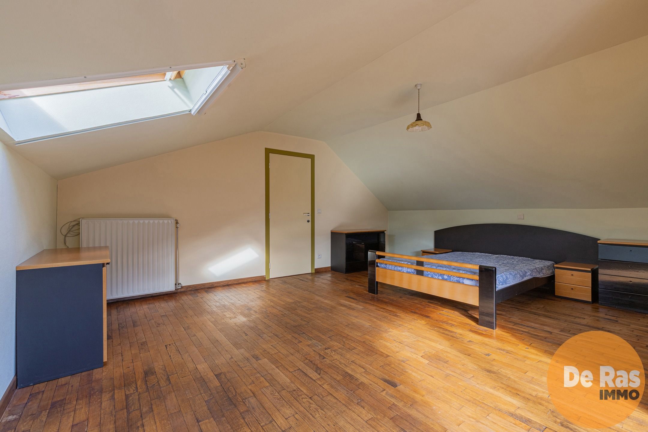 HERZELE - Degelijke 3-gevelwoning met tuin foto 16