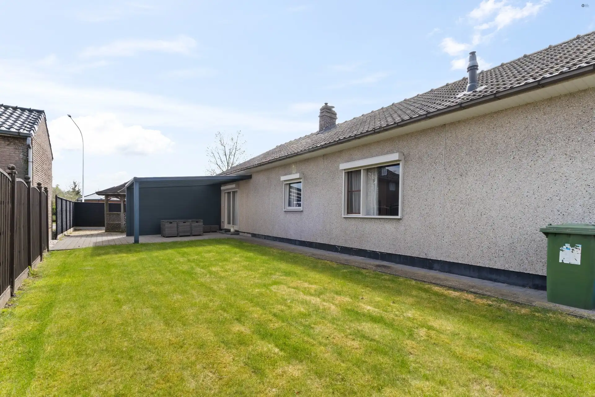 Rustig gelegen bungalow te Stekene foto 3