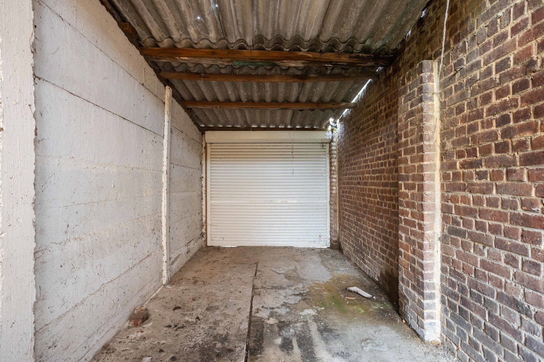 TE RENOVEREN RIJWONING MET TUIN EN GARAGEBOXEN foto 23