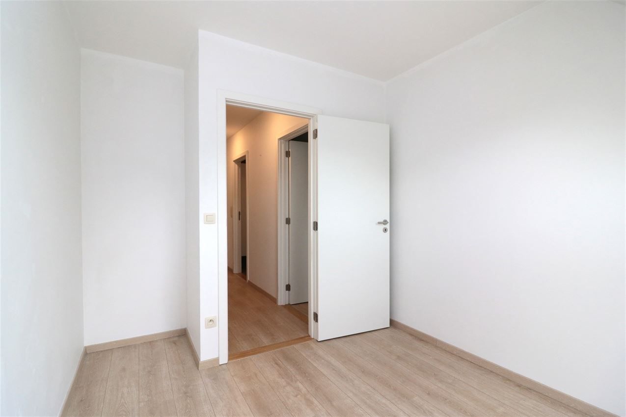 Triplex met groot zuidterras, garage, nabij E314 foto 31