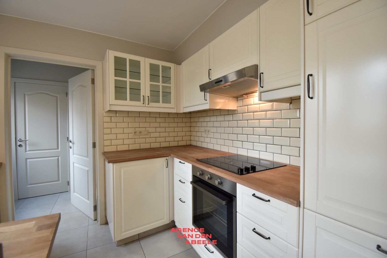 Volledig vernieuwde en zeer ruime woning te Sint-Kruis foto 4