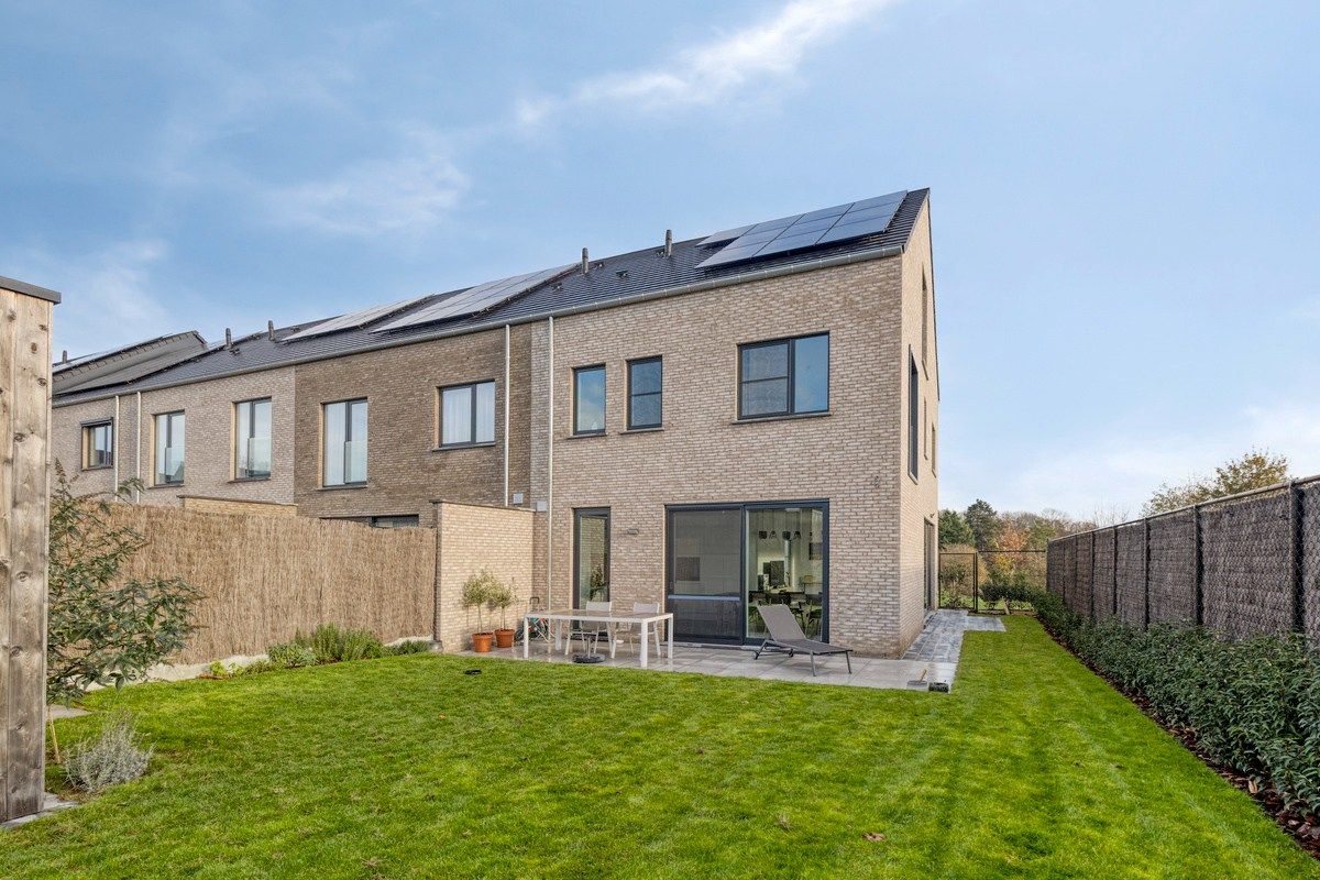 Recent gebouwde woning met 3 slaapkamers, landelijk uitzicht, garage en ruime tuin foto 21