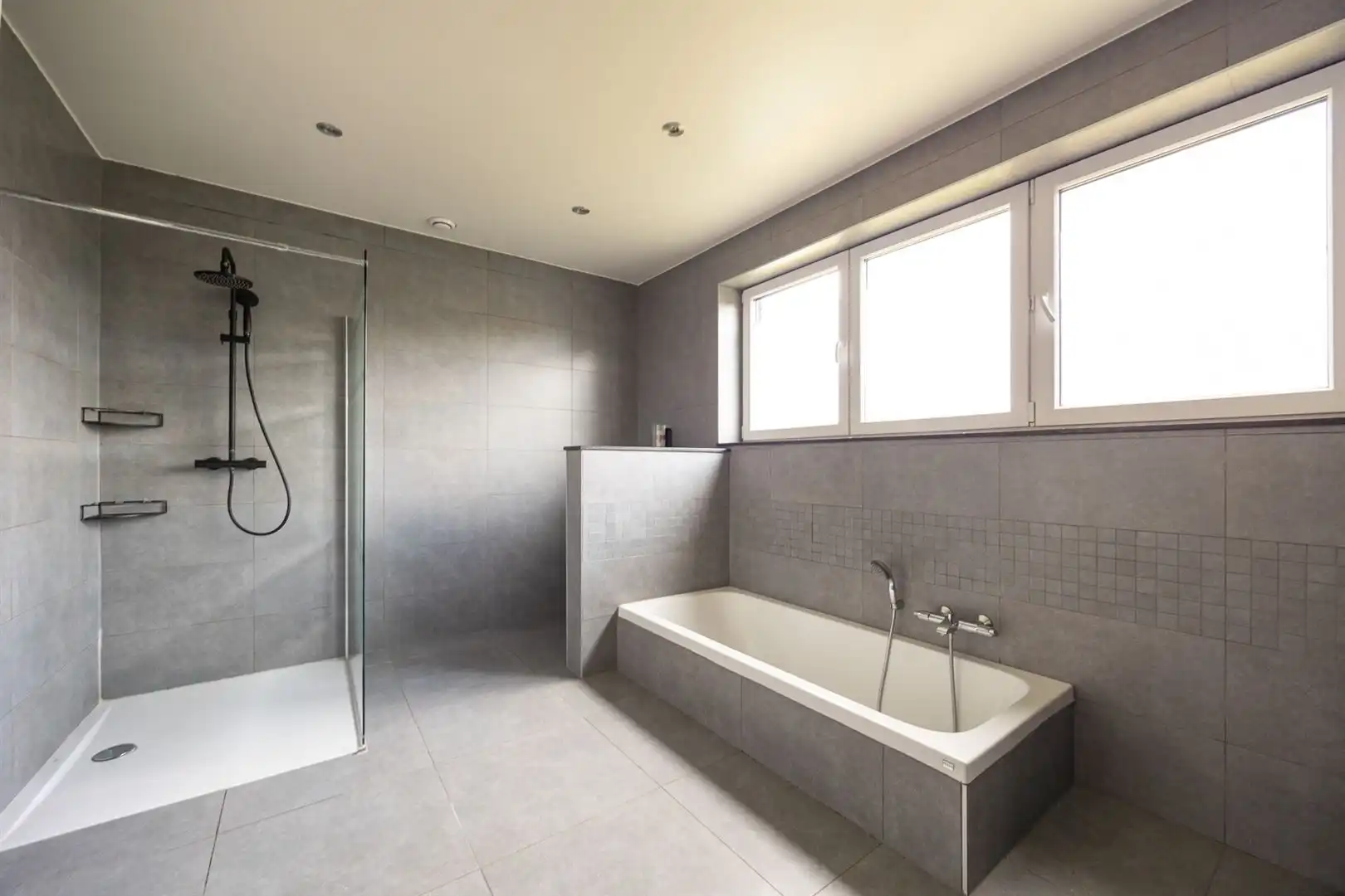 Zeer ruime woning met vier slaapkamers te Rillaar! foto 12