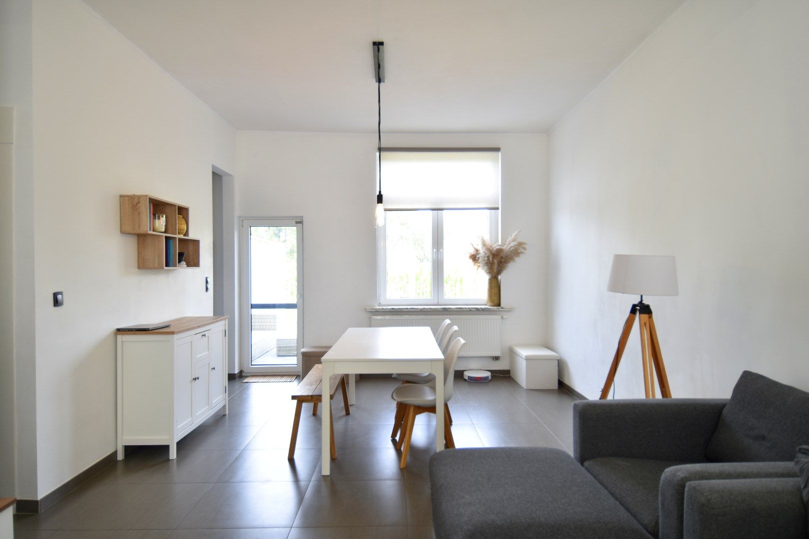 Instapklare gezinswoning met 4 slaapkamers en landelijk vergezicht foto 2