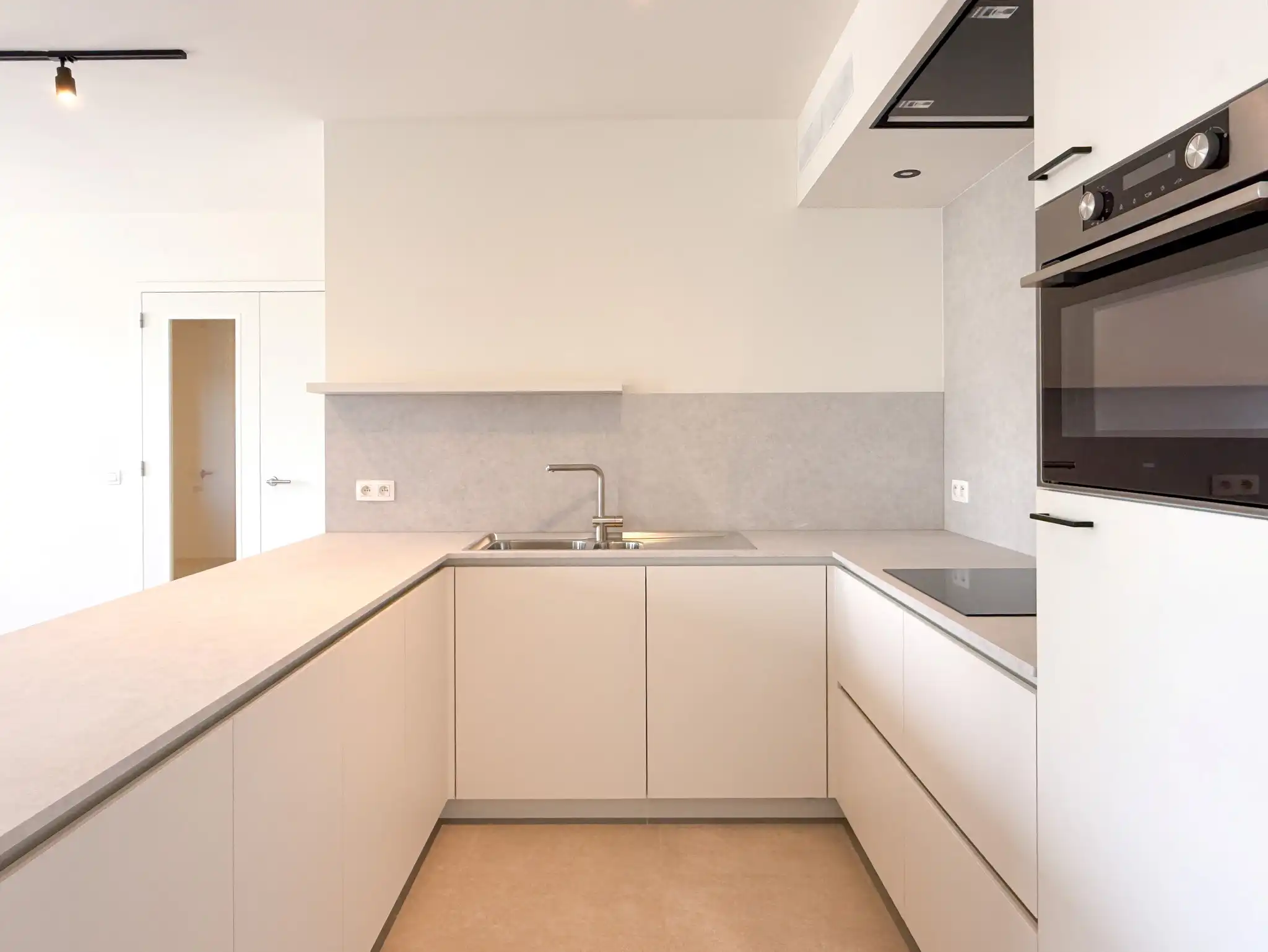 Lichtrijk nieuwbouwappartement met twee slaapkamers, terras en autostaanplaats foto 5