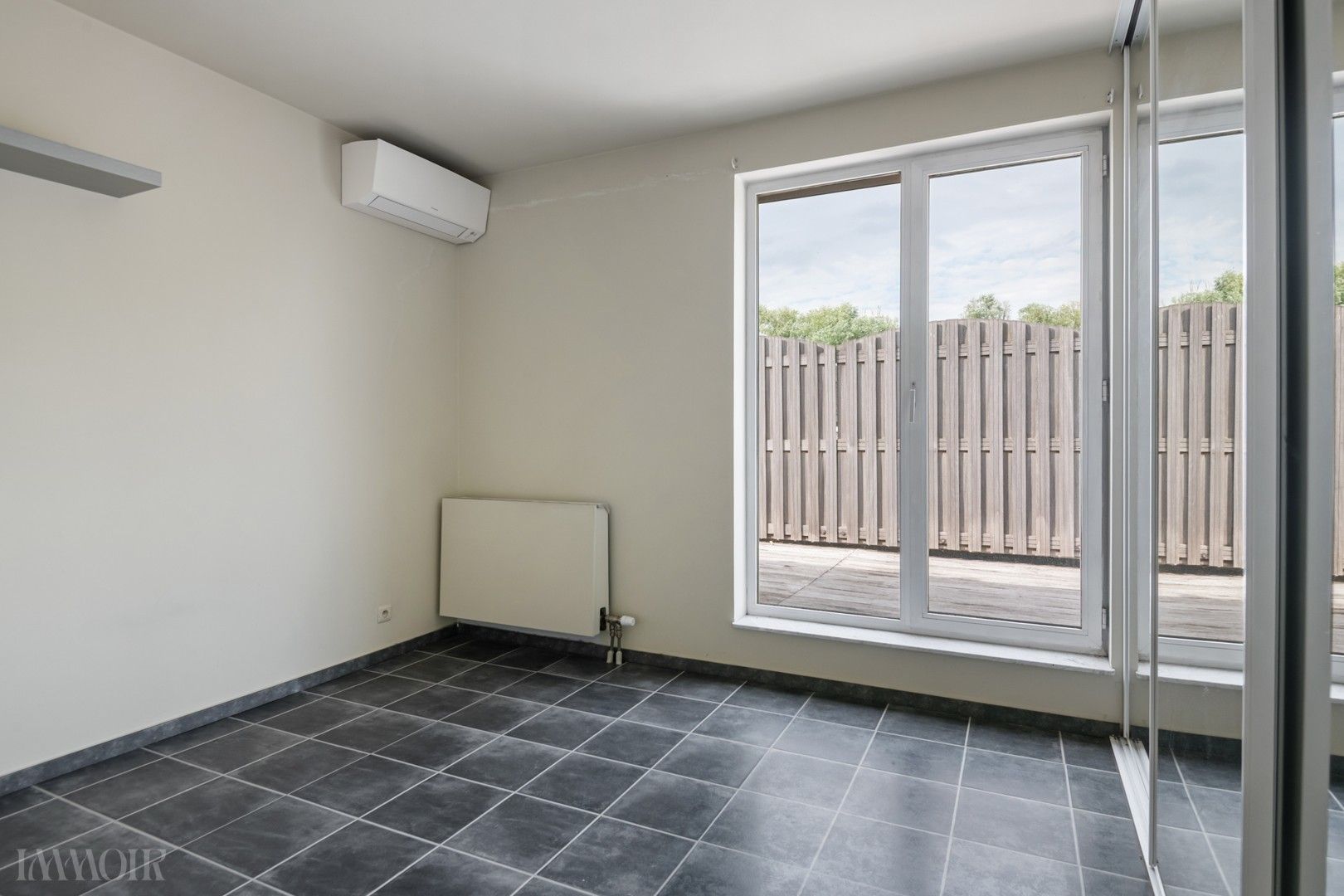 Instapklaar dakappartement met terras en panoramisch zicht in Merksem foto 6