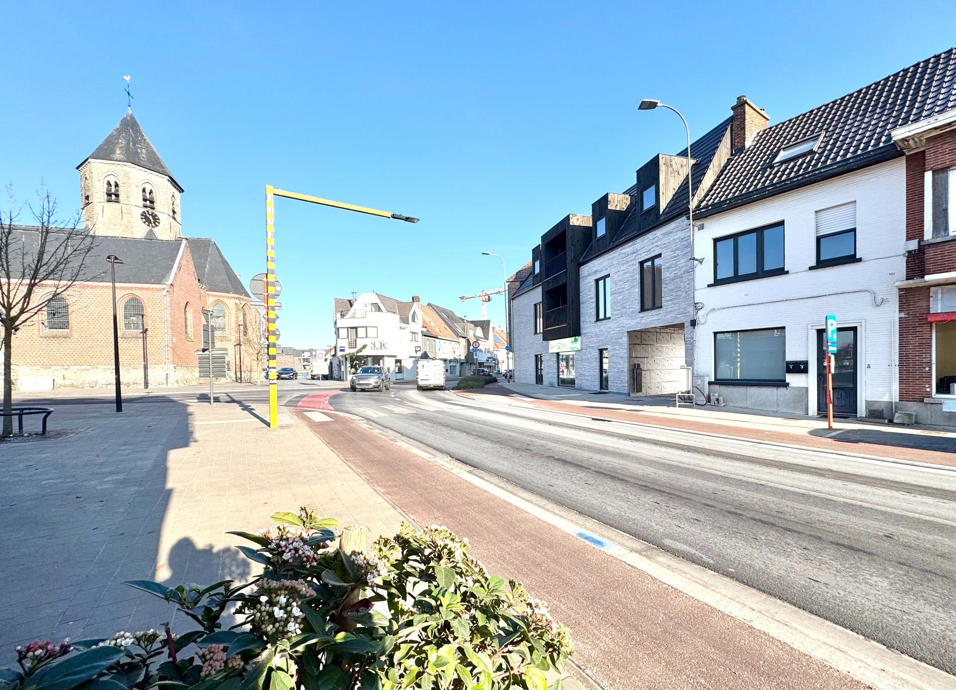 POLYVALENT HANDELSGEBOUW IN CENTRUM ST-ELOOIS-VIJVE foto 4