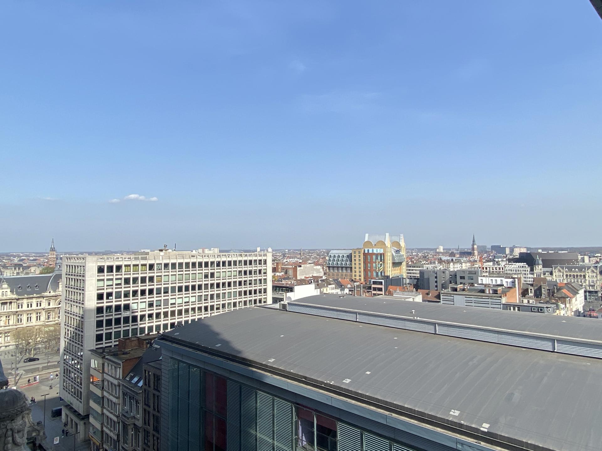 Uniek appartement op de 9e verdieping van de Antwerp Tower. foto 8