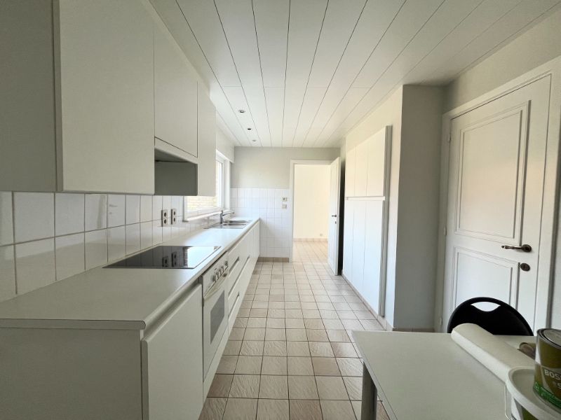 CHARMANTE HALFOPEN BEBOUWING TE HUUR foto 4