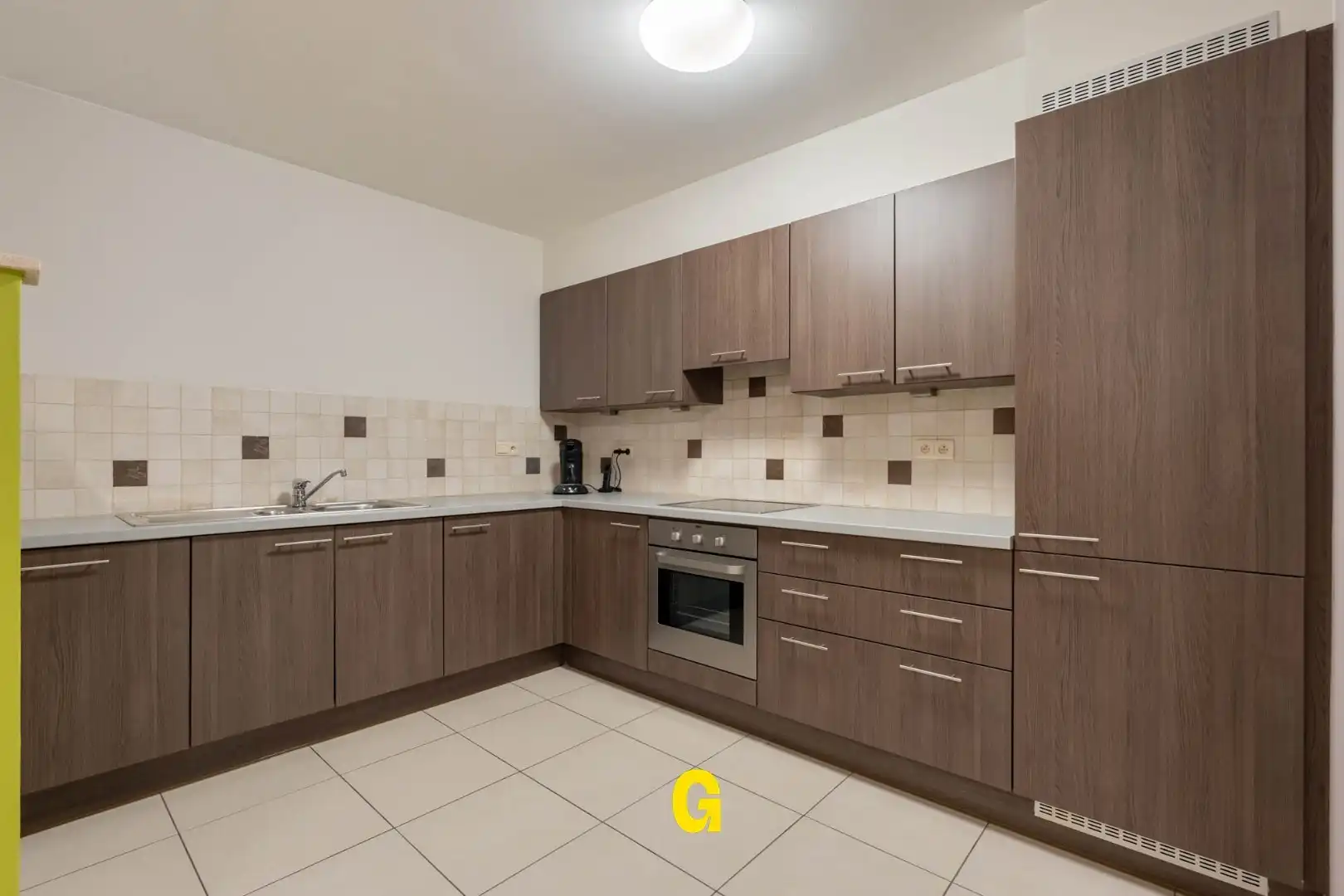 Netjes verzorgd en comfortabel ingericht gelijkvloers appartement met ruim terras, standplaats en kelderberging op wandelafstand van de markt foto 10