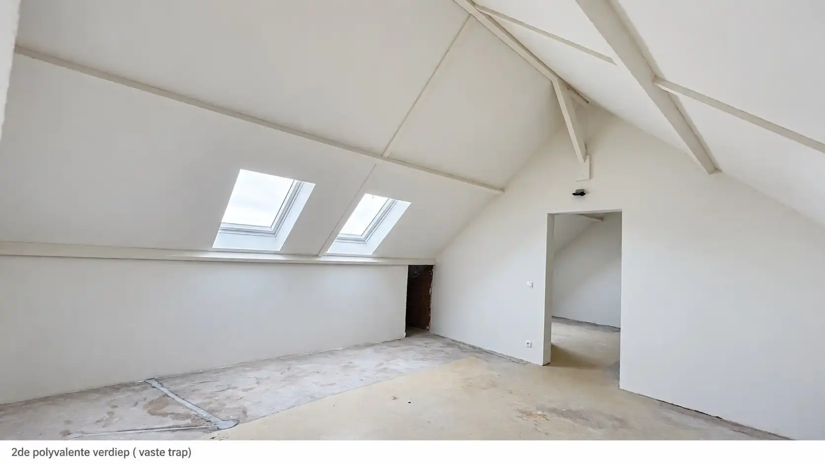 Luxe woning met 5 kamers, grote garage, grote uitbouw en een aangename tuin foto 12