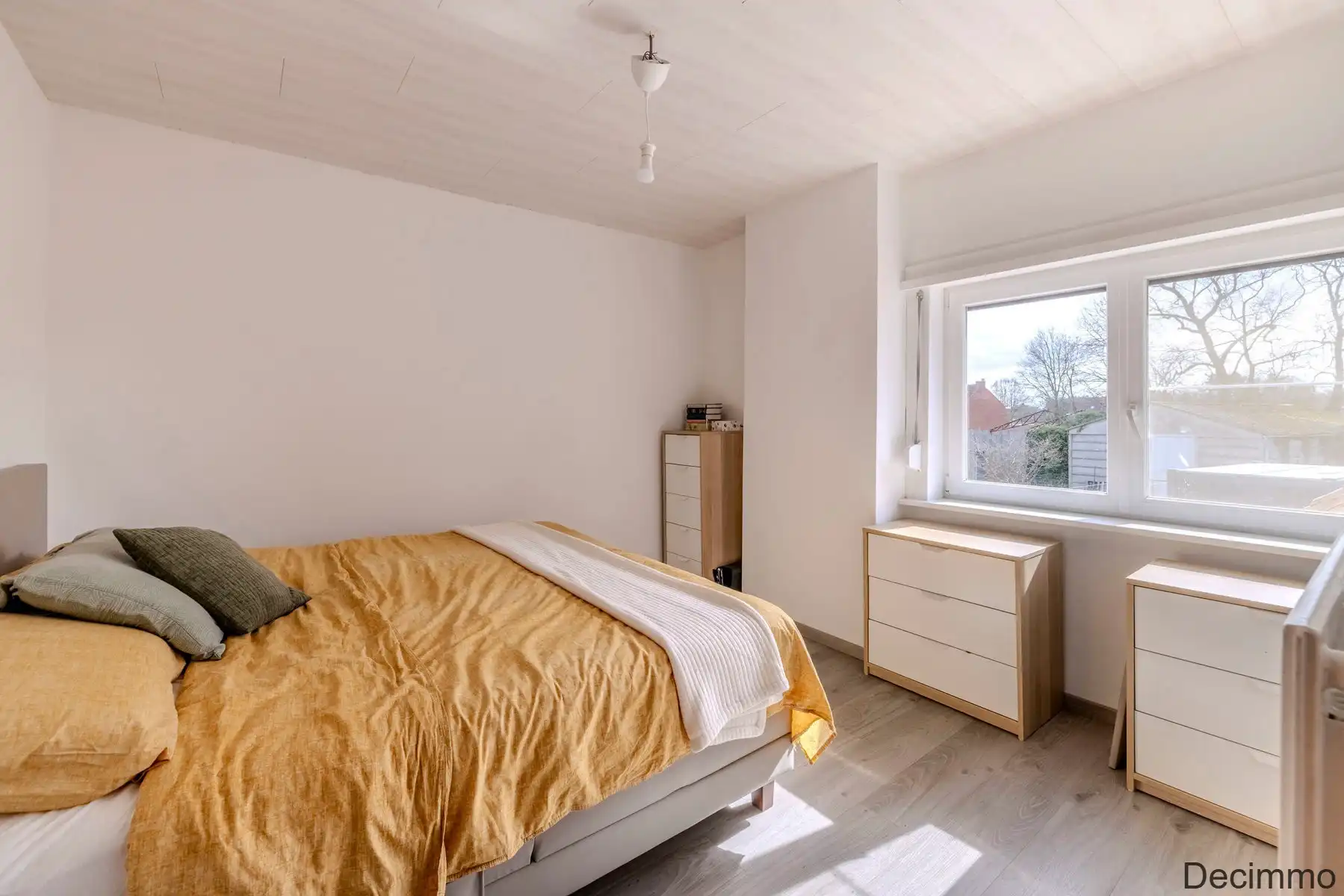 Deels gerenoveerde woning met 3 slpks en ruime zolder op ca. 470 m² grond. foto 16