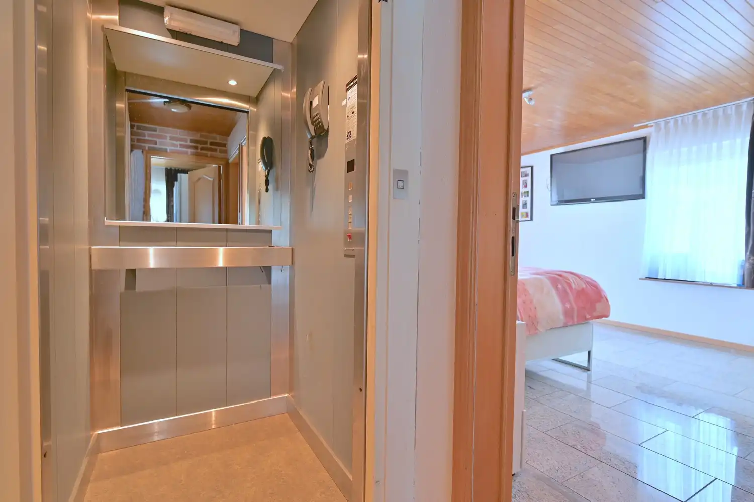 Halfvrijstaande woning met lift en zonnepanelen, zeer mooi gelegen aan de bosrand van Lanaken foto 12