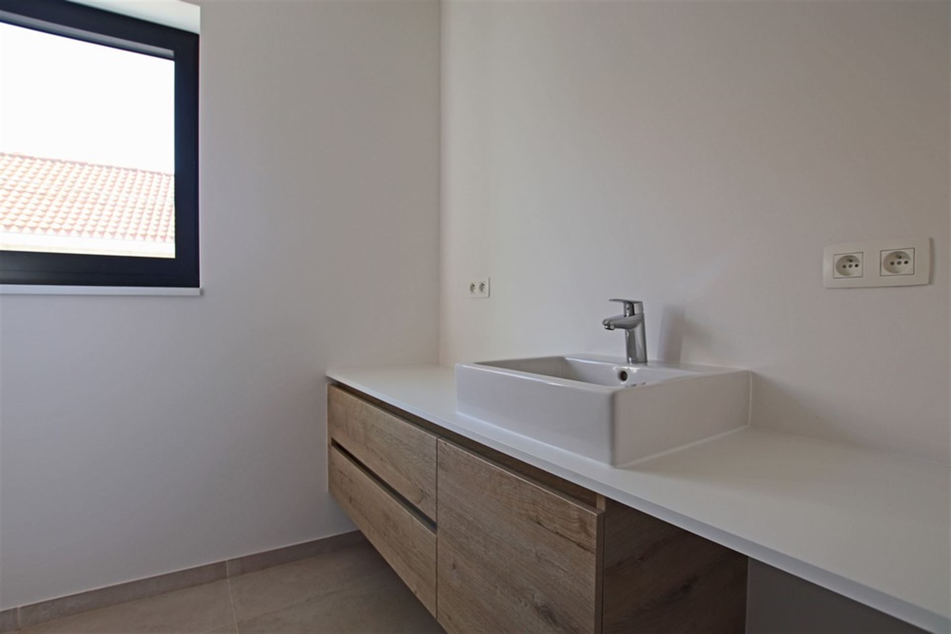 Modern en lichtrijk appartement foto 12