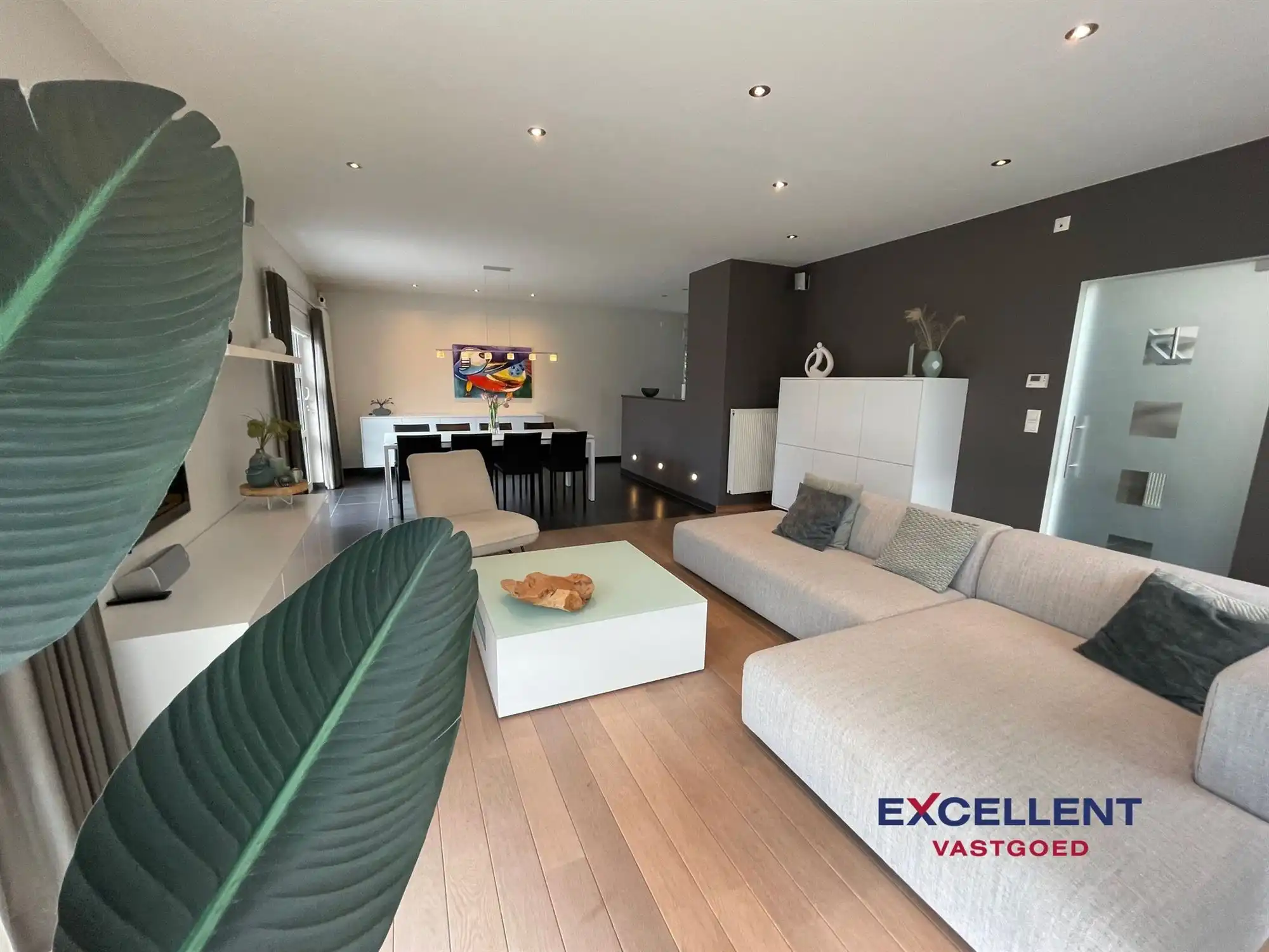 Prachtige vrijstaande woning te huur in doodlopende straat Leerne! foto 2