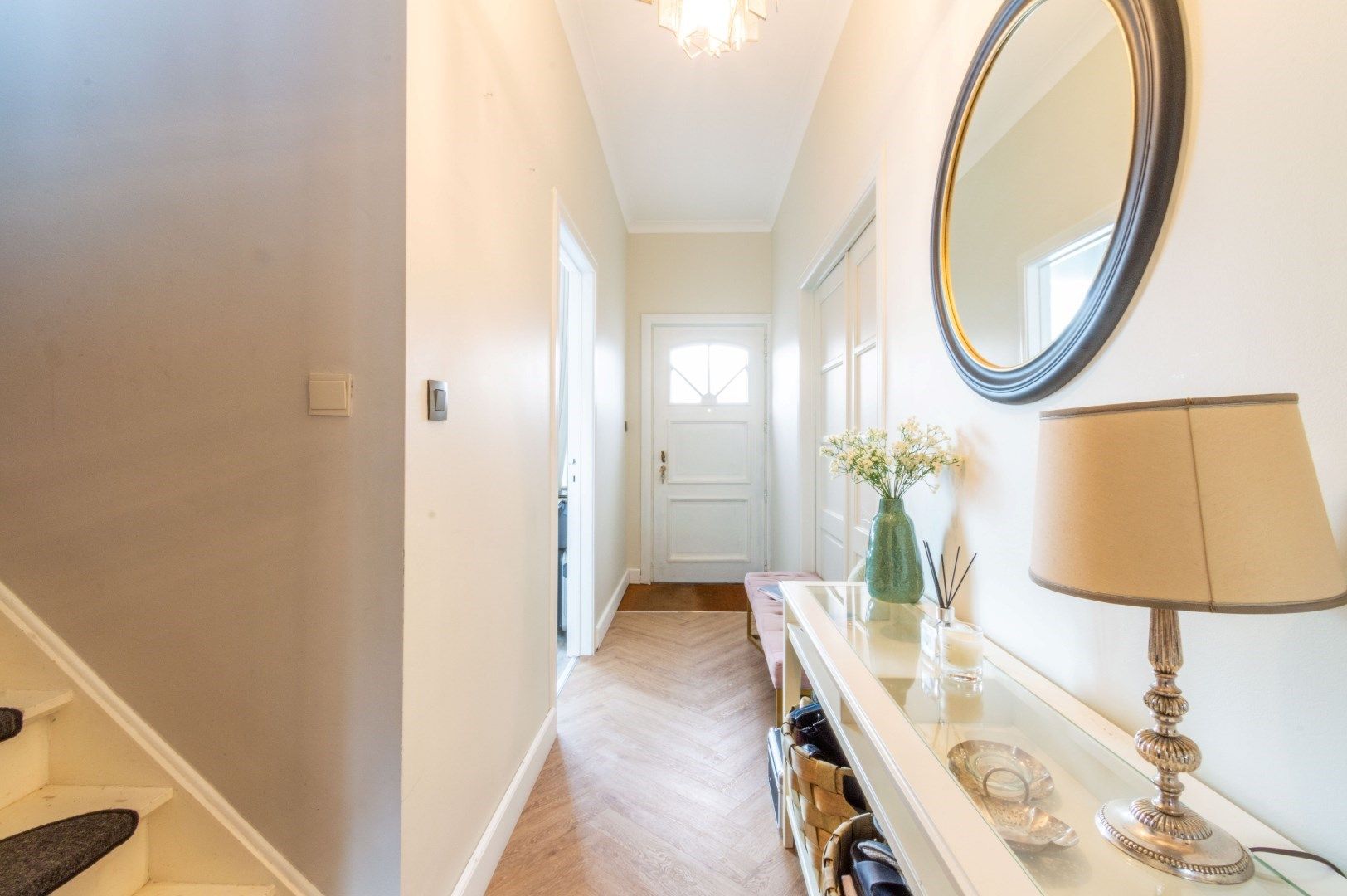 Ruime en gerenoveerde woning met 4 slaapkamers + garage! foto 10