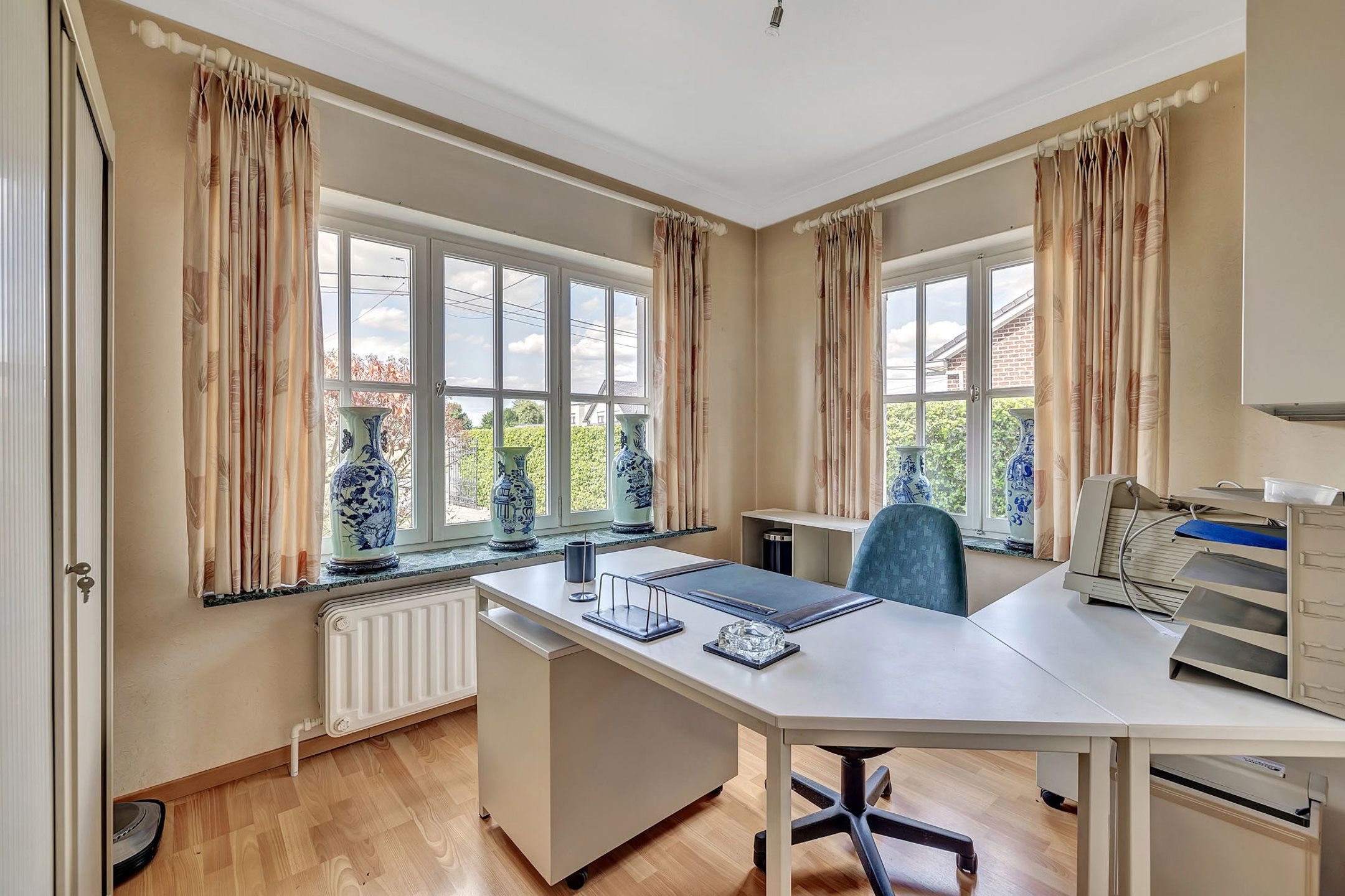 Prachtige villa met achterliggende loods van +/- 200m² foto 10