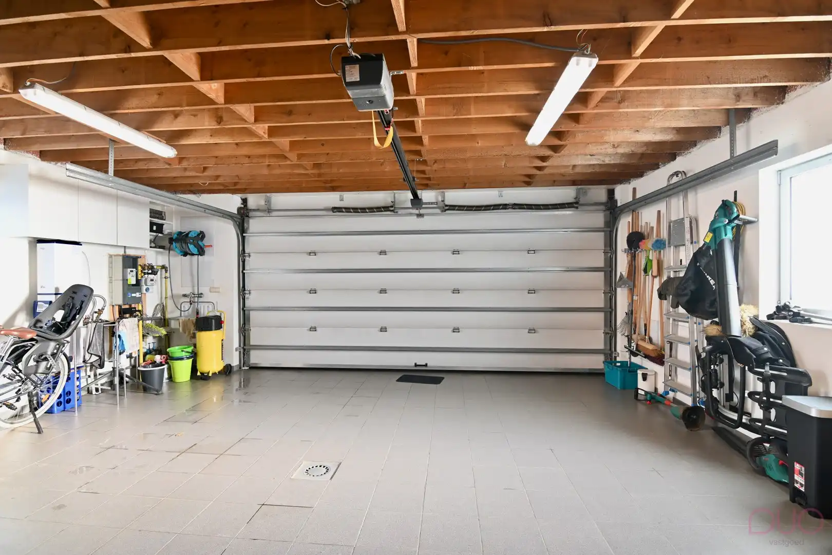 Ontdek ongeëvenaarde luxe en ruimte in deze prachtige villa in het rustige Herk-de-Stad. foto 31