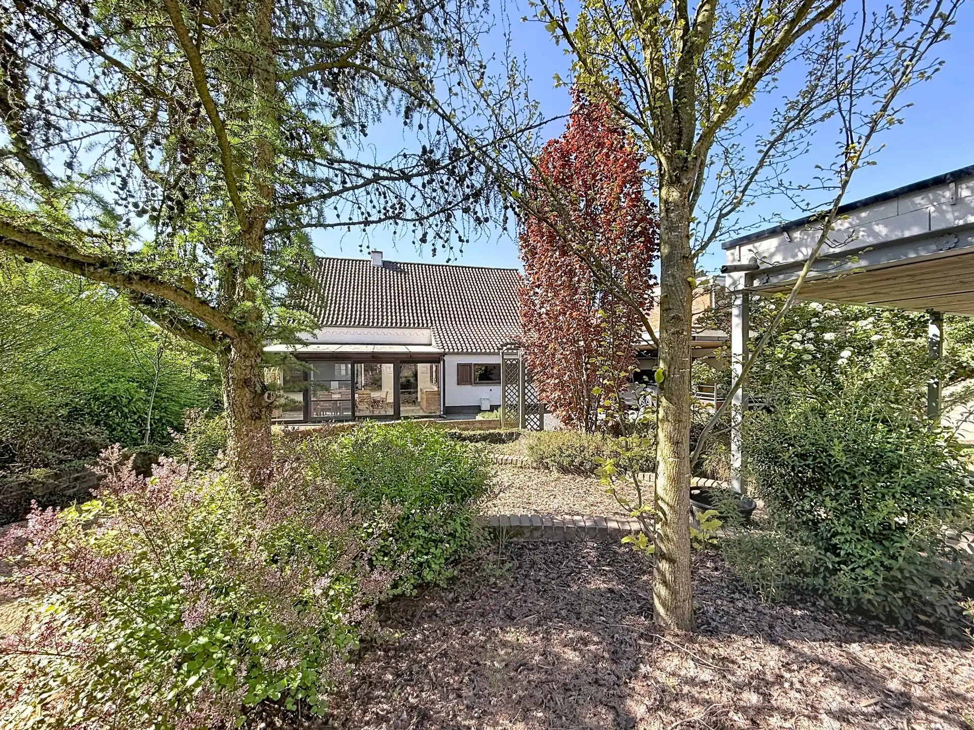 Op te frissen woning met 4 slaapkamers op een groot perceel. foto 62