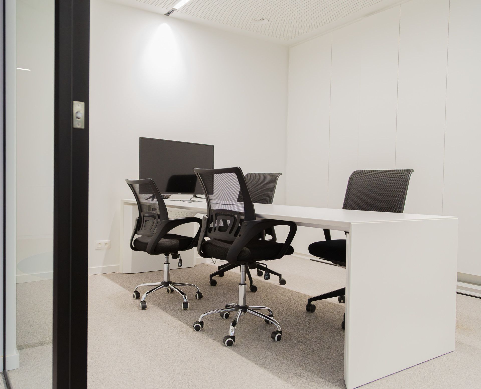 RECENT KANTOORGEBOUW VAN 366M² TE TONGEREN NABIJ E313. foto 30