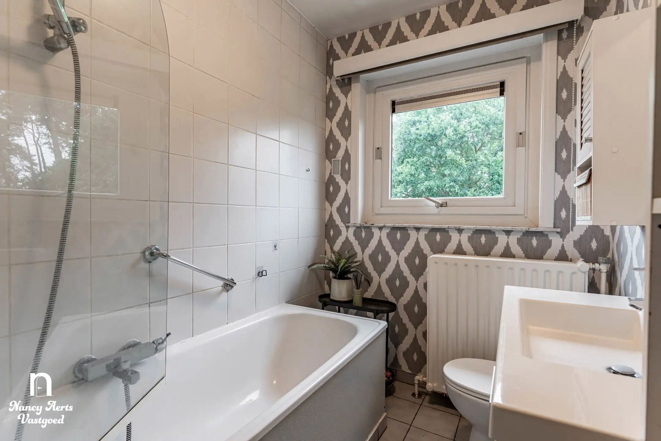 Ruime, vrijstaande gezinswoning met grote tuin en potentieel foto 18