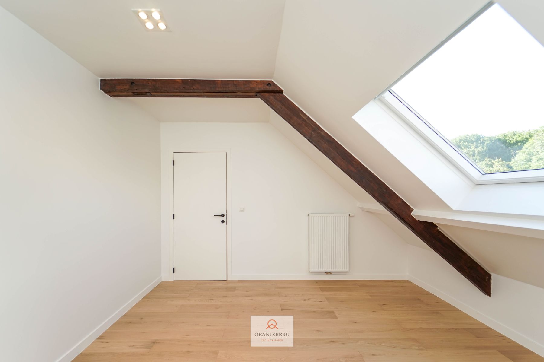 Volledig gerenoveerde woning met zonnige tuin in het hart van Merelbeke Flora foto 27