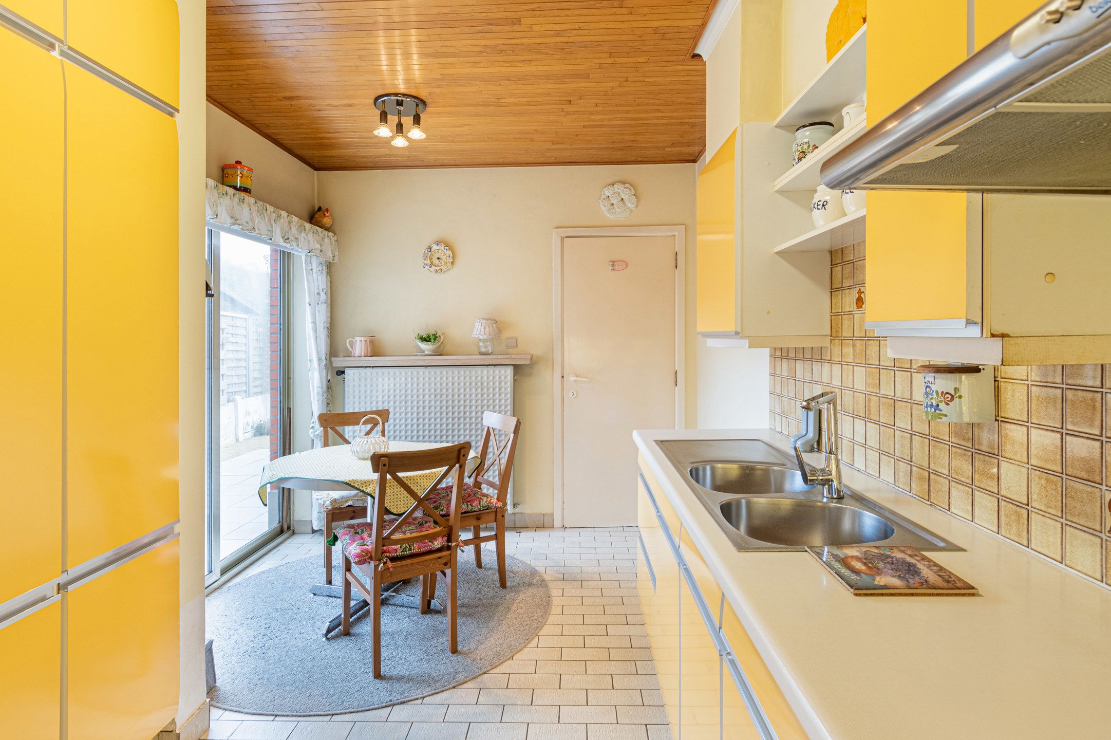 Gezellige woning met grote tuin en garage op toplocatie  foto 5