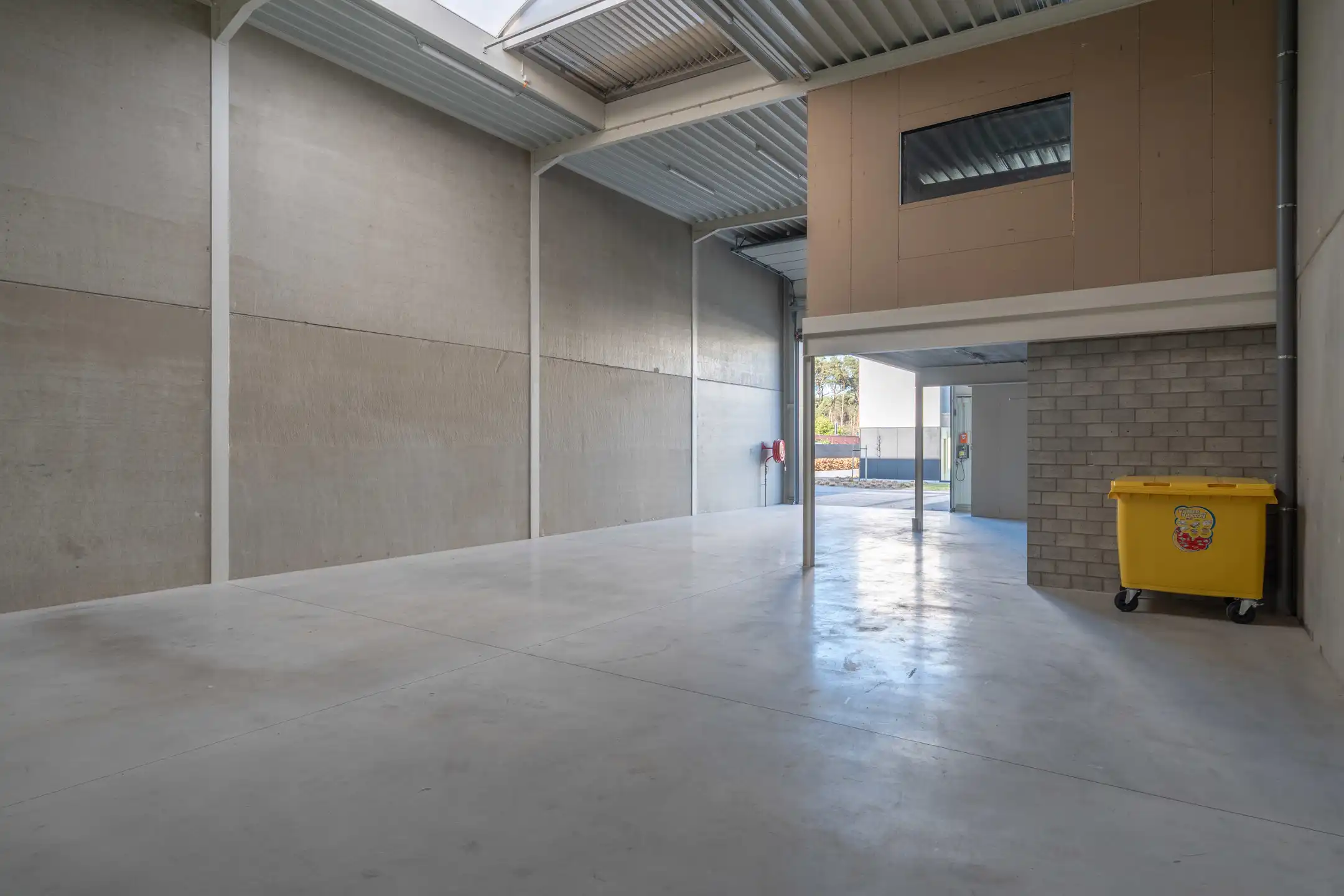 Nieuwbouw KMO-unit met twee autostaanplaatsen te Merksplas. foto 3