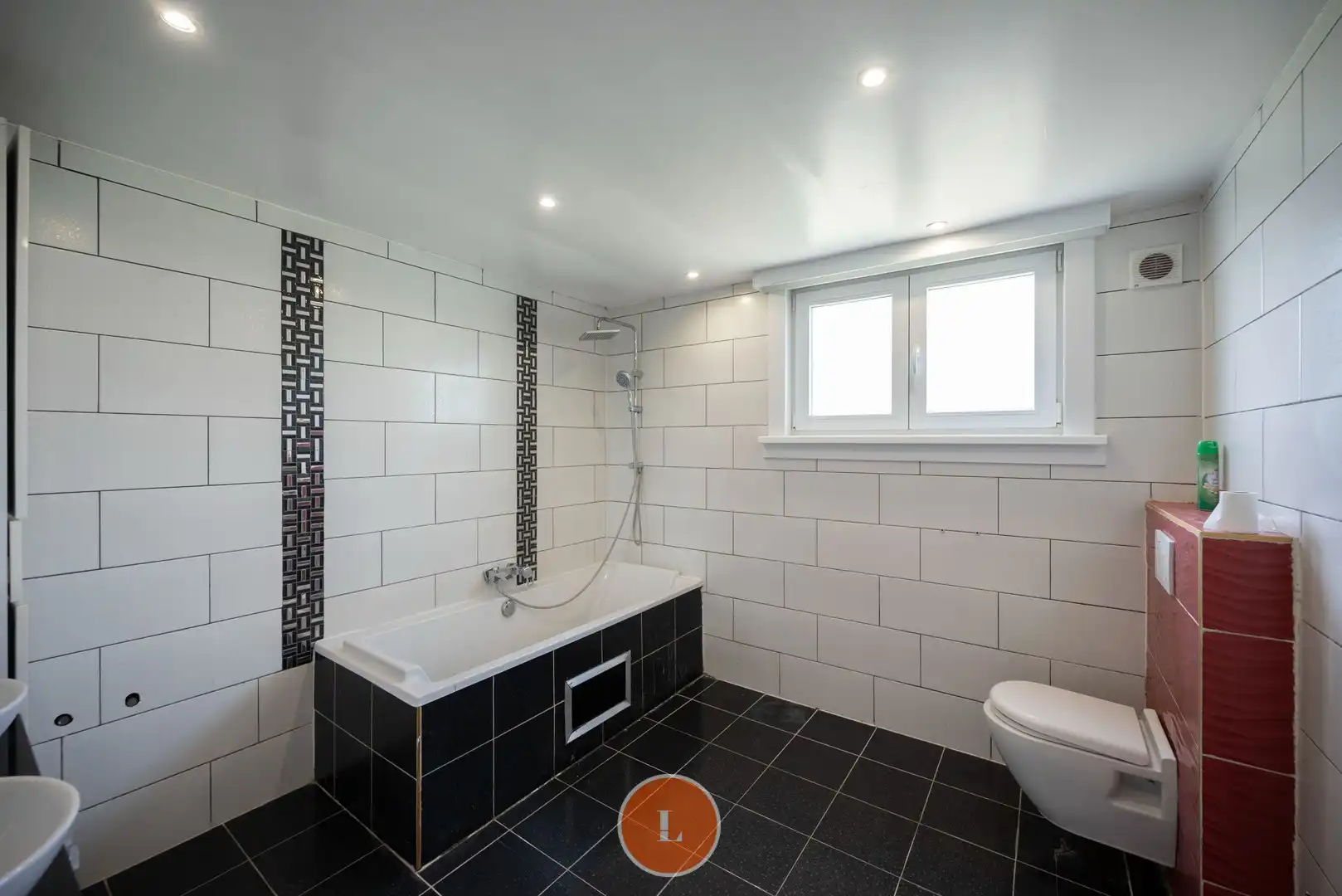 Huis met 4 slaapkamers te koop in centrum Menen foto 9