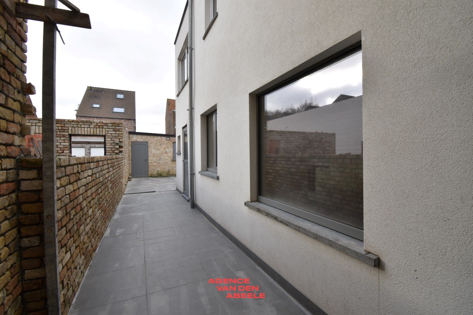 Volledig vernieuwde en zeer ruime woning te Sint-Kruis foto 11