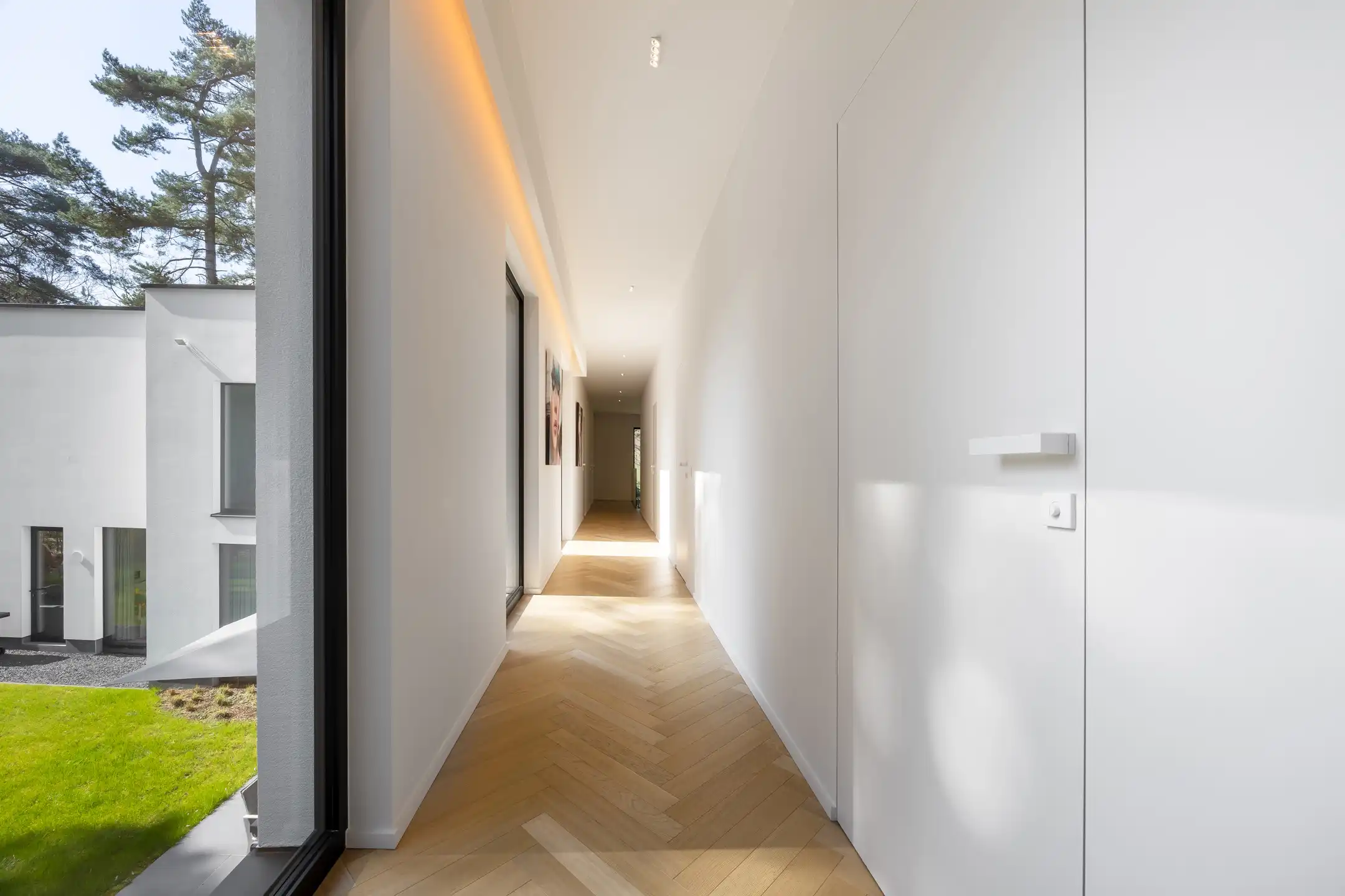 Exclusieve moderne villa met panoramisch zicht op groen foto 29