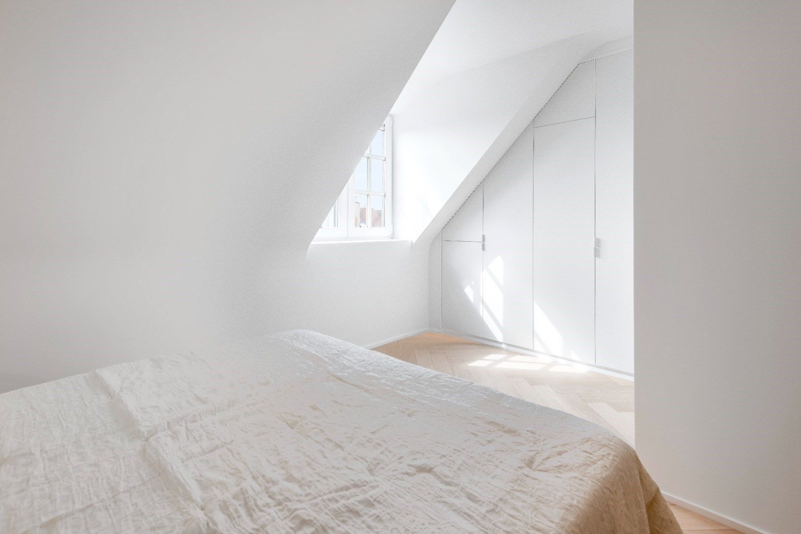 Instapklaar, totaal gerenoveerd doorzon duplex dakappartement met twee zonneterrassen foto 20