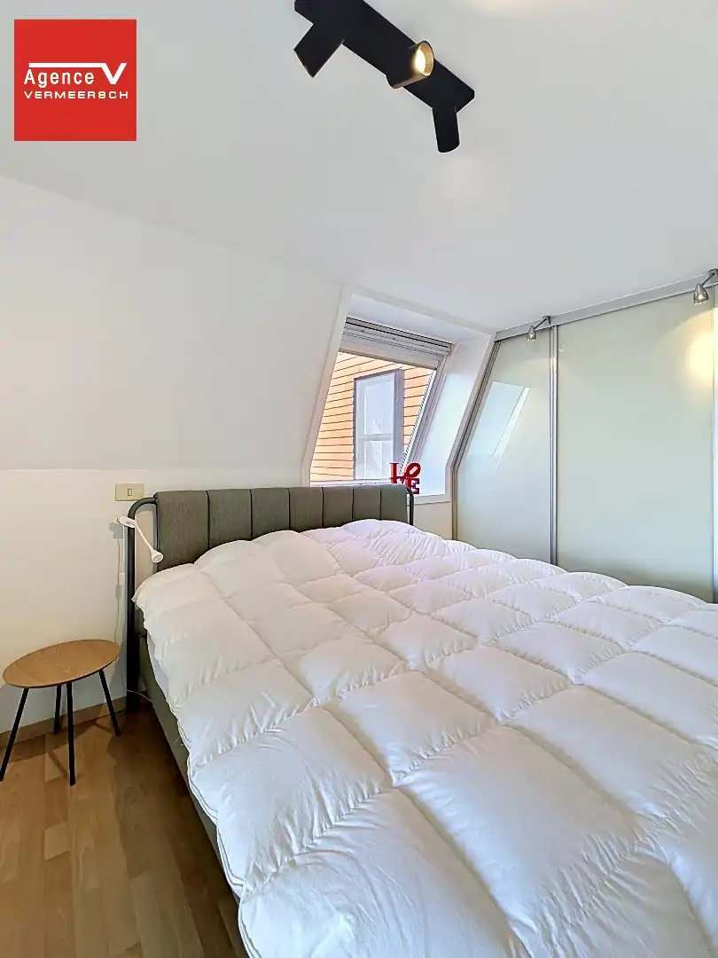 Stijlvol appartement met panoramisch verzicht op het hinterland.  foto 14