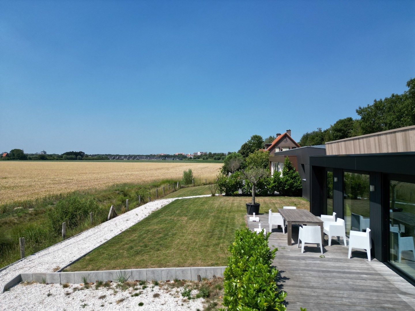 Exclusief dijkhuis met eigen guesthouse foto 11
