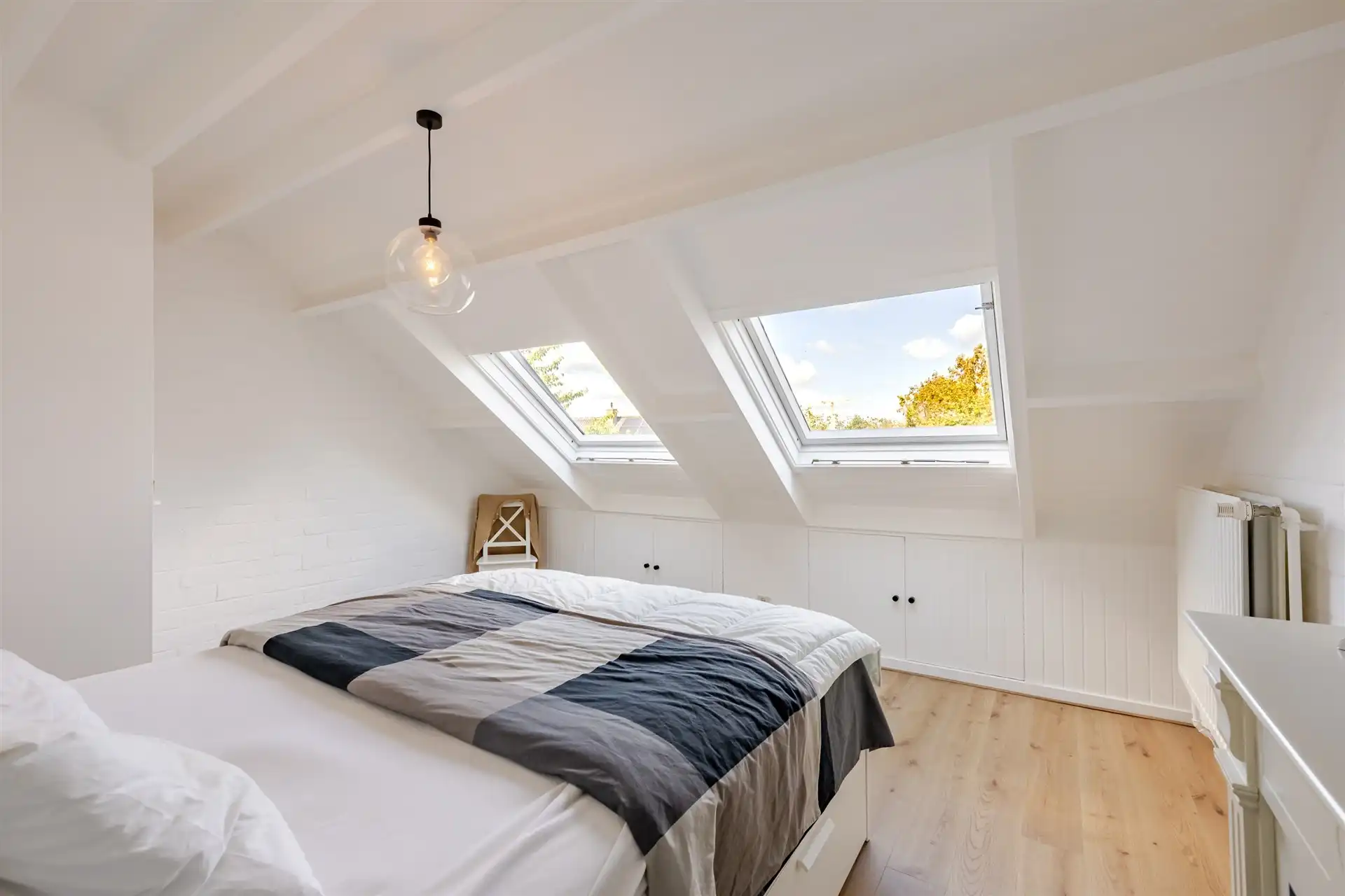 Riante woning met 4 slaapkamers , tuin en praktijk foto 44