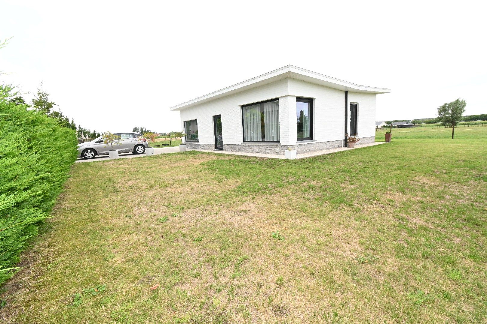 Alleenstaande bungalow met garage en tuin te Maldegem foto 18