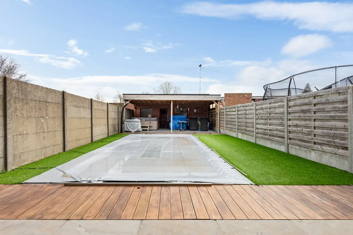 Tof gelijkvloers appartement met 2 slaapkamers, tuin en zwembad foto 3