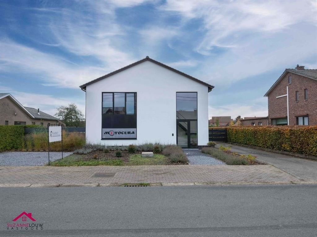 Vrijstaande woning met multifunctionele garage (hobby/handel/praktijkruimte) foto 3